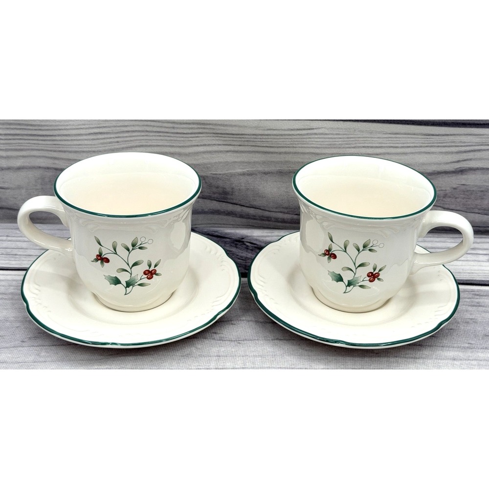 LOT OF 2 PFALTZGRAFF WINTERBERRY COFFEE CUPS AND SAUCERS HOLIDAY HOLLY / BERRY
